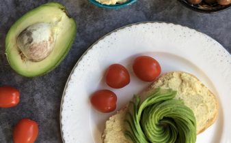ekmeğin üzerine sürmelik kajudan vegan peynir
