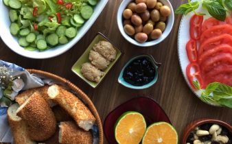 vegan kahvaltı sofrası